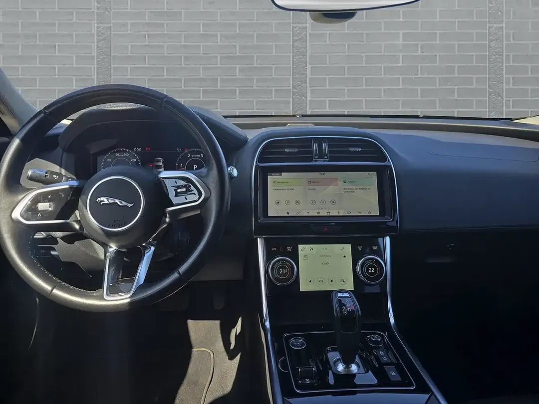 Jaguar XE D180 4x4 S - Thumbnail 11