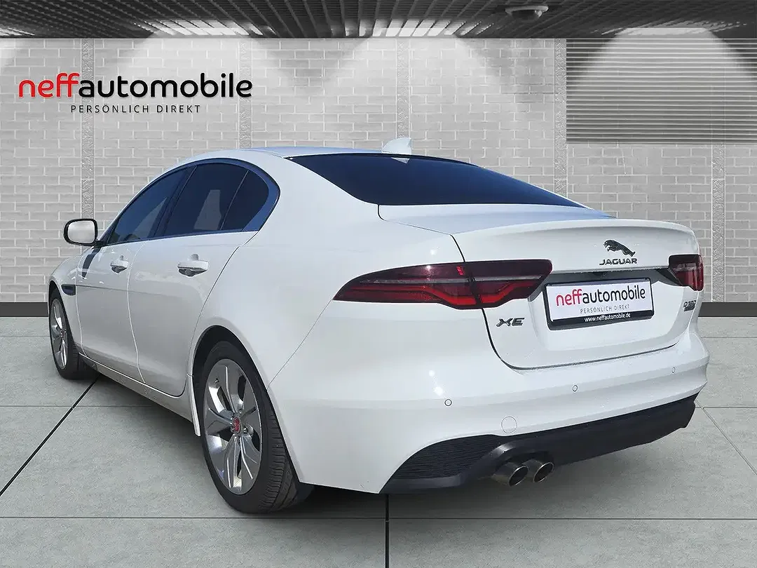 Jaguar XE D180 4x4 S - Thumbnail 3