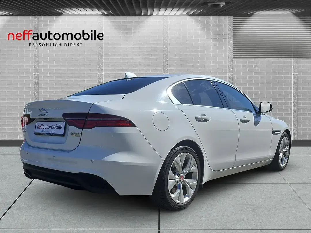 Jaguar XE D180 4x4 S - Thumbnail 5