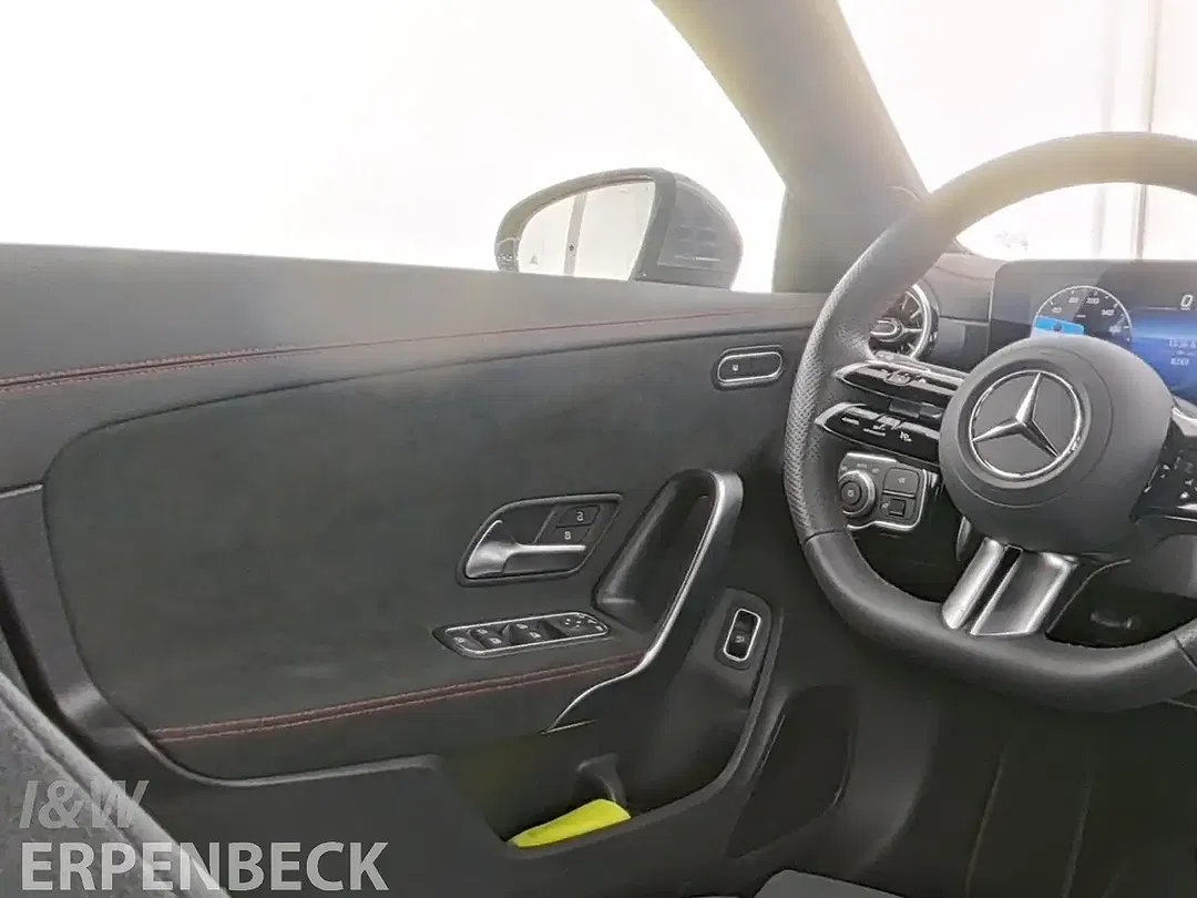 Mercedes-Benz CLA 200 AMG Line - Thumbnail 10
