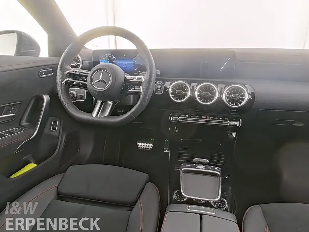Mercedes-Benz CLA 200 AMG Line - Thumbnail 5