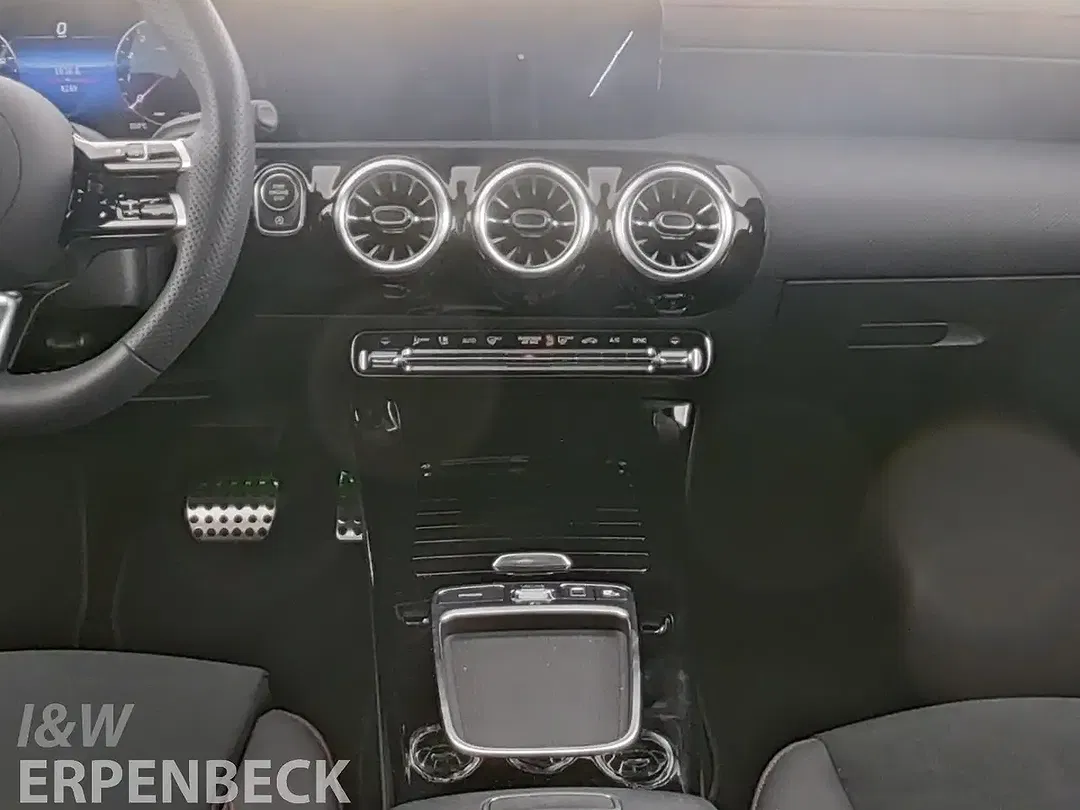 Mercedes-Benz CLA 200 AMG Line - Thumbnail 6