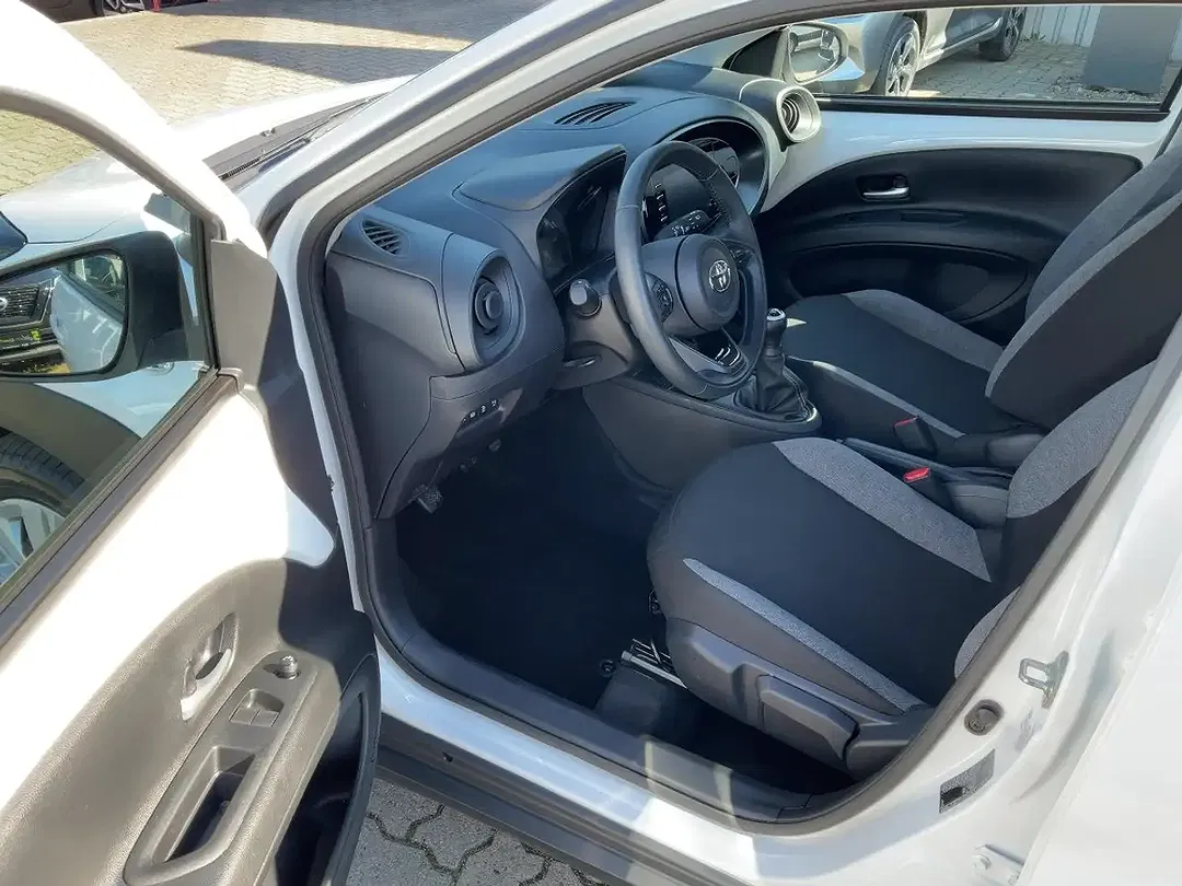 Toyota Aygo - Thumbnail 10