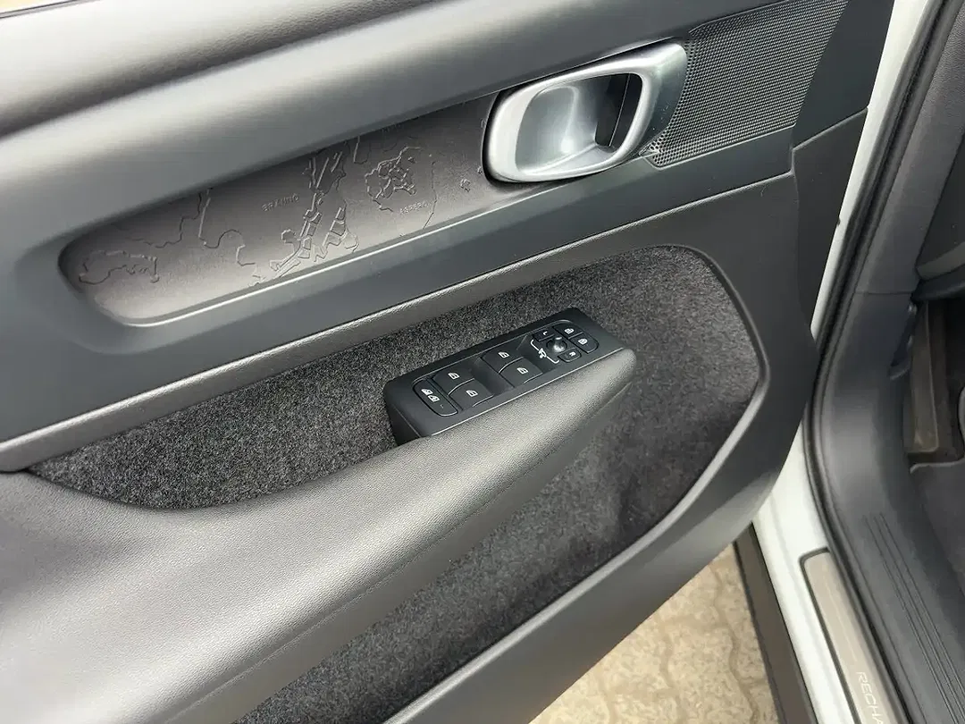 Volvo C40 EV Recharge Plus - Thumbnail 11