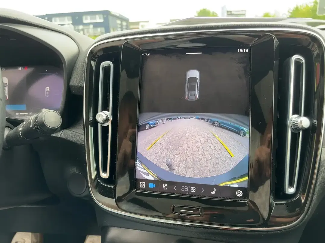 Volvo C40 EV Recharge Plus - Thumbnail 12