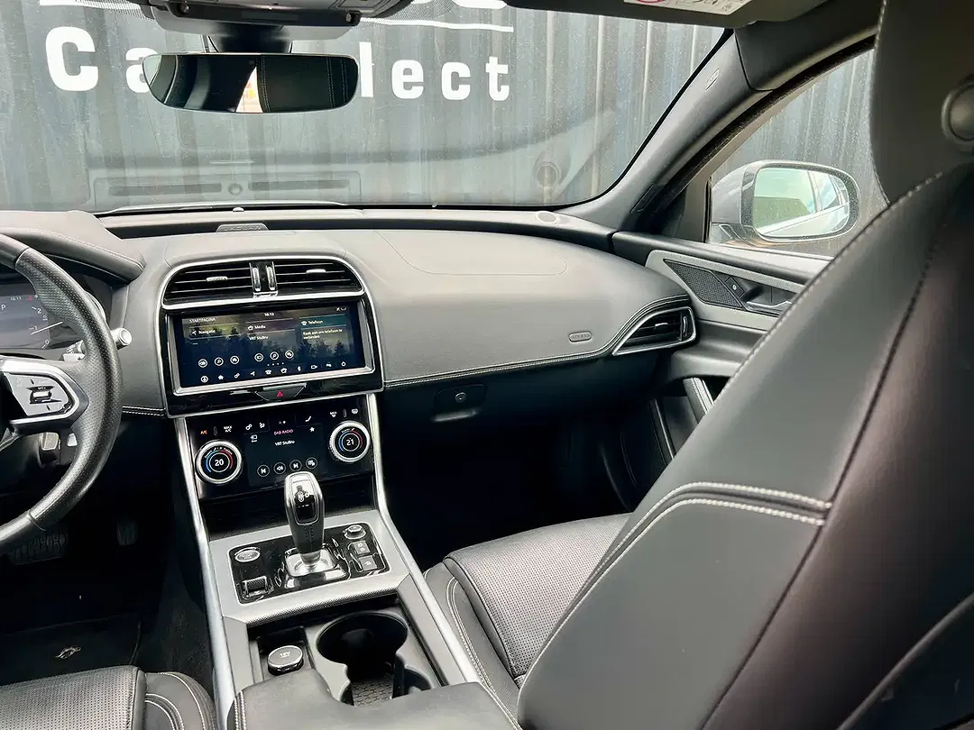 Jaguar XE P250 2.0 S - Thumbnail 20