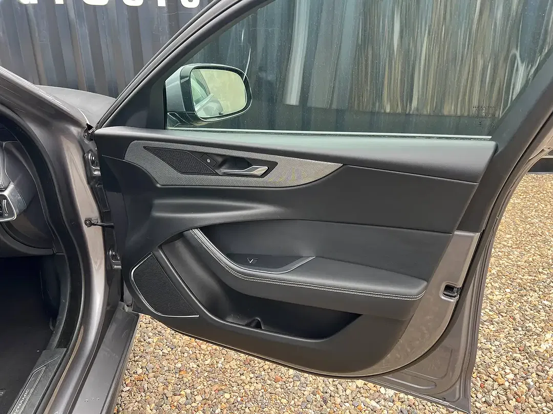 Jaguar XE P250 2.0 S - Thumbnail 29