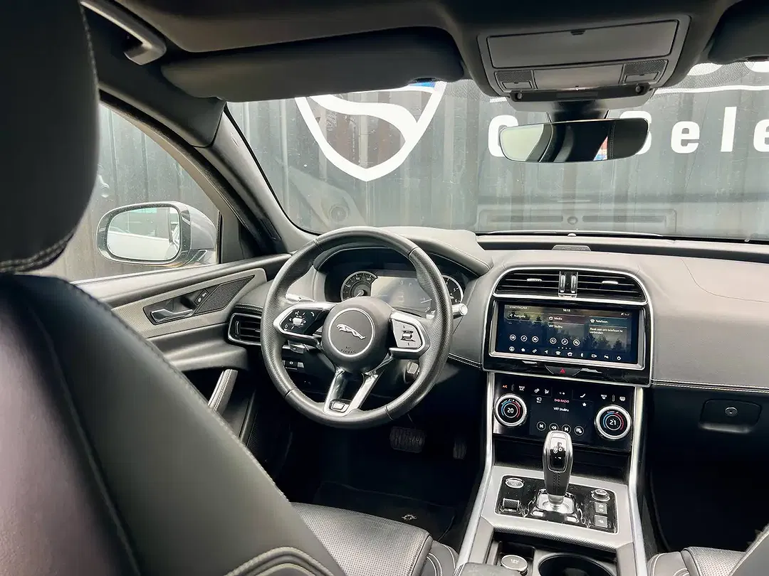 Jaguar XE P250 2.0 S - Thumbnail 3