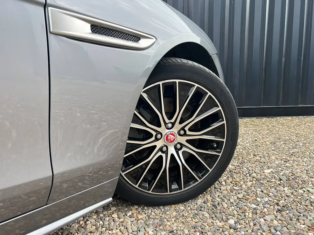 Jaguar XE P250 2.0 S - Thumbnail 33