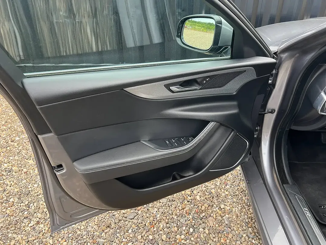 Jaguar XE P250 2.0 S - Thumbnail 9
