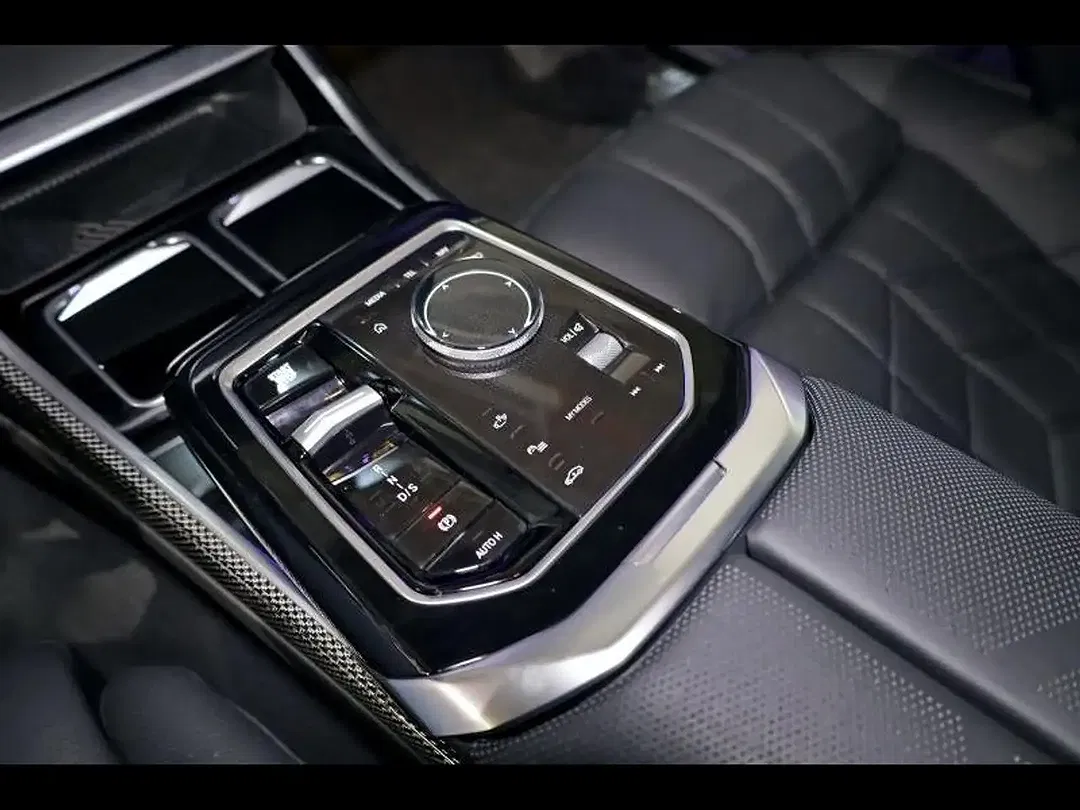 BMW 750 xDrive M Sport - Thumbnail 9