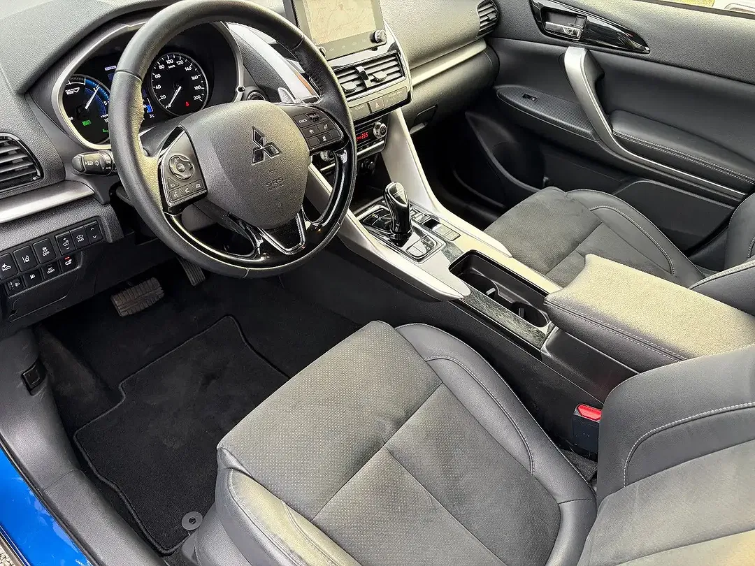 Mitsubishi Eclipse Cross PHEV 4WD Intro Edition - Thumbnail 7