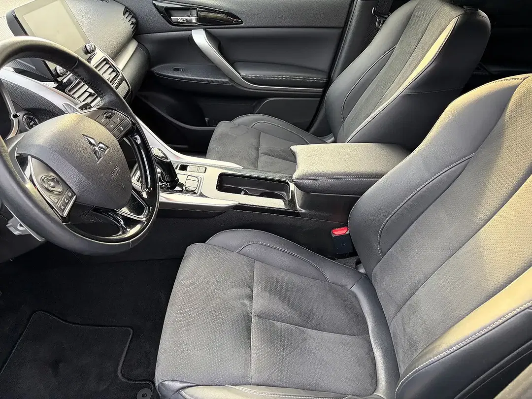 Mitsubishi Eclipse Cross PHEV 4WD Intro Edition - Thumbnail 8