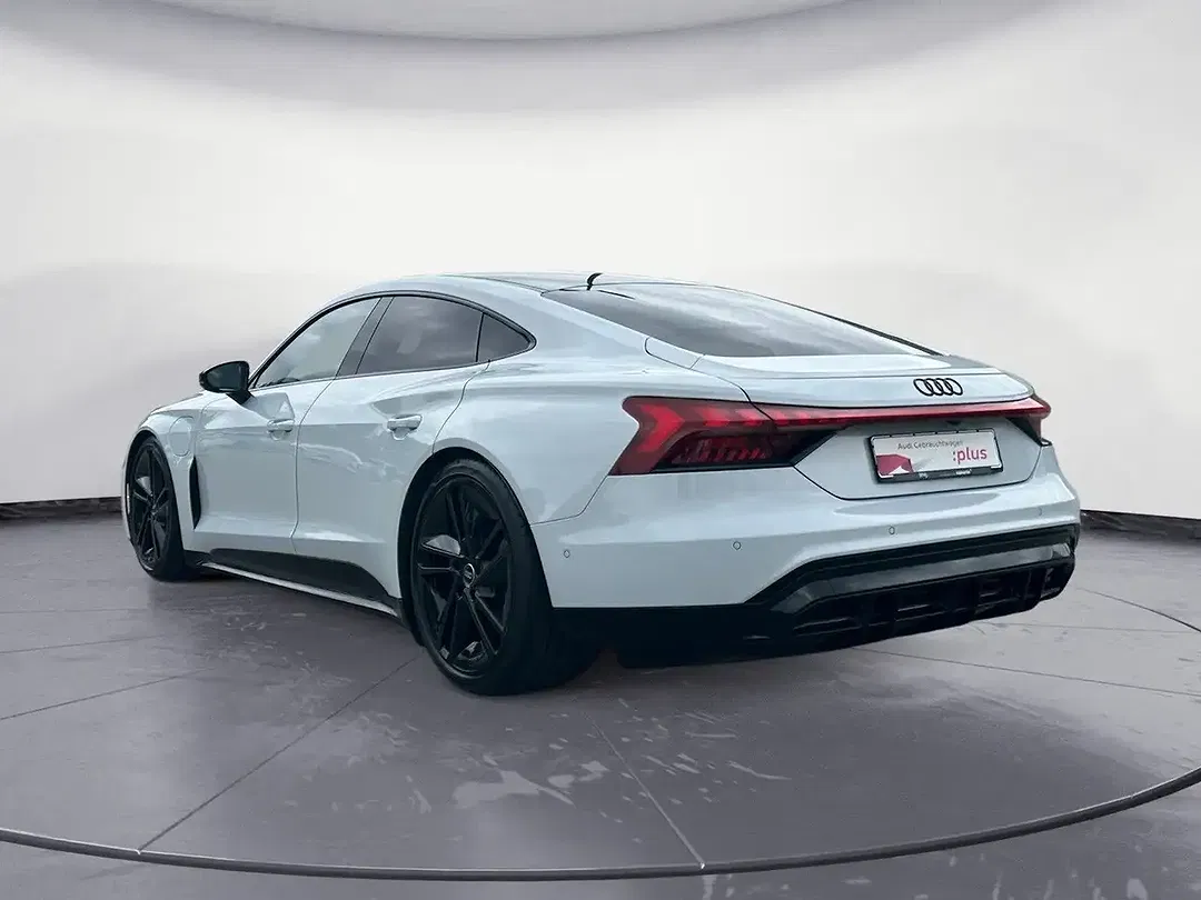 Audi e-tron GT - Thumbnail 3