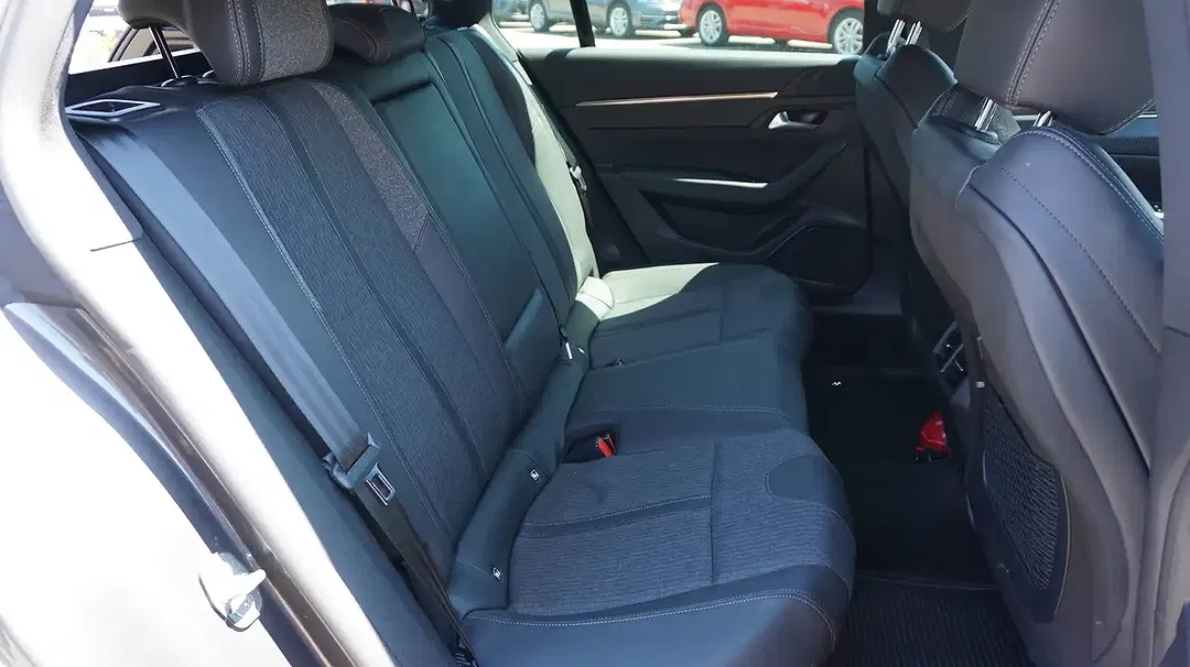 Peugeot 508 225 e-EAT8 PHEV Allure Pack SW - Thumbnail 14