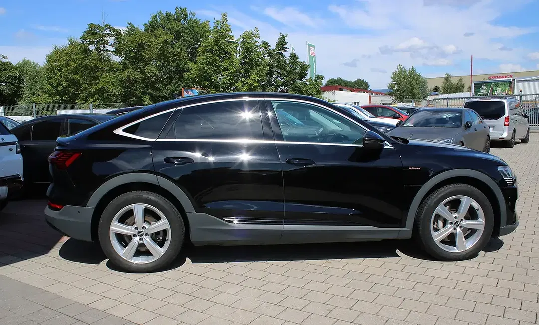 Audi e-tron 50 quattro Base - Thumbnail 10