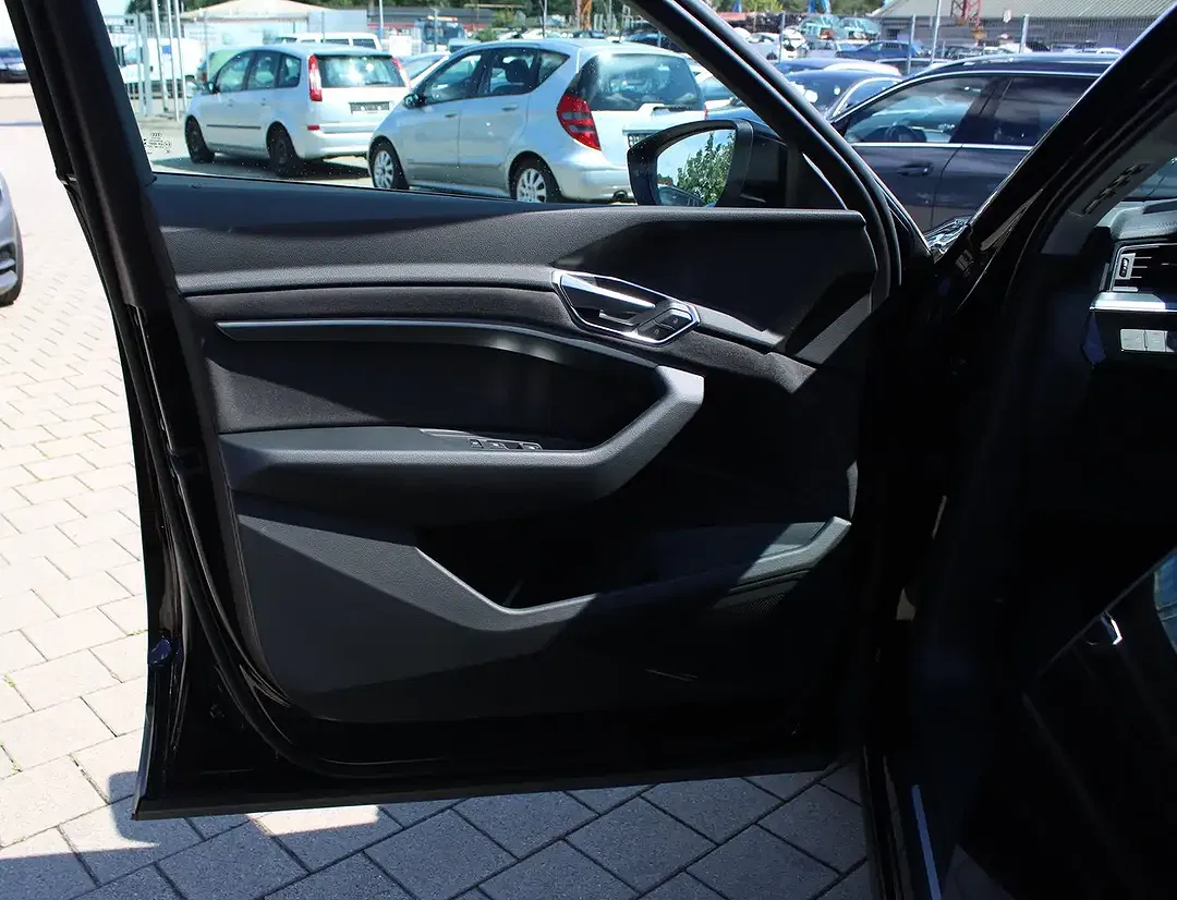 Audi e-tron 50 quattro Base - Thumbnail 14