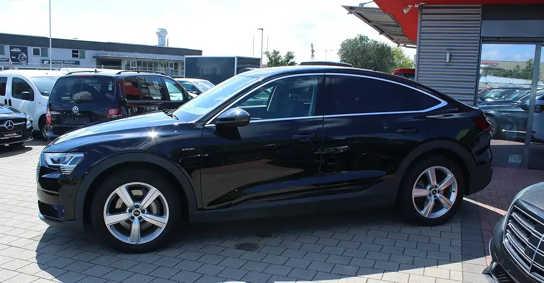 Audi e-tron 50 quattro Base - Thumbnail 3