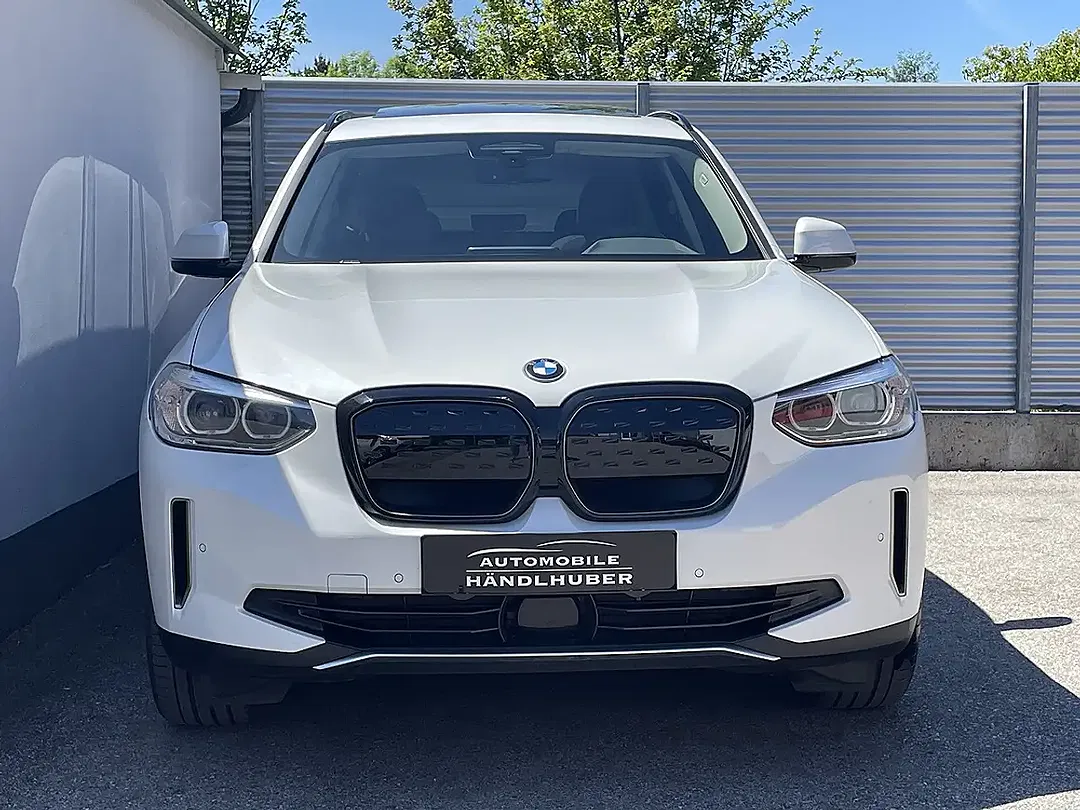 BMW iX3 Pro - Thumbnail 7