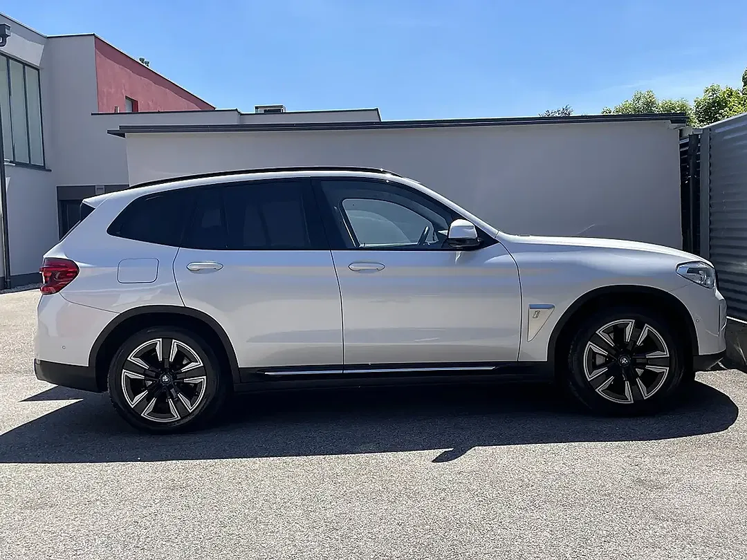 BMW iX3 Pro - foto 8
