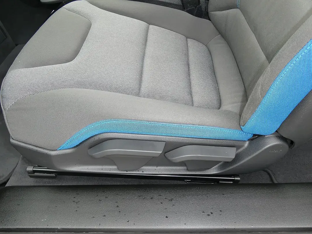 BMW i3 - Thumbnail 6