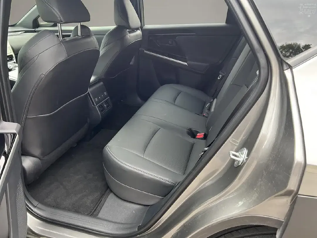 Subaru Solterra Platinum Plus - Thumbnail 13