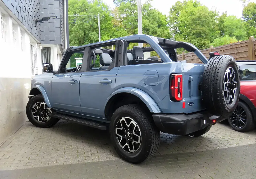 Ford Bronco 4x4 - Thumbnail 10