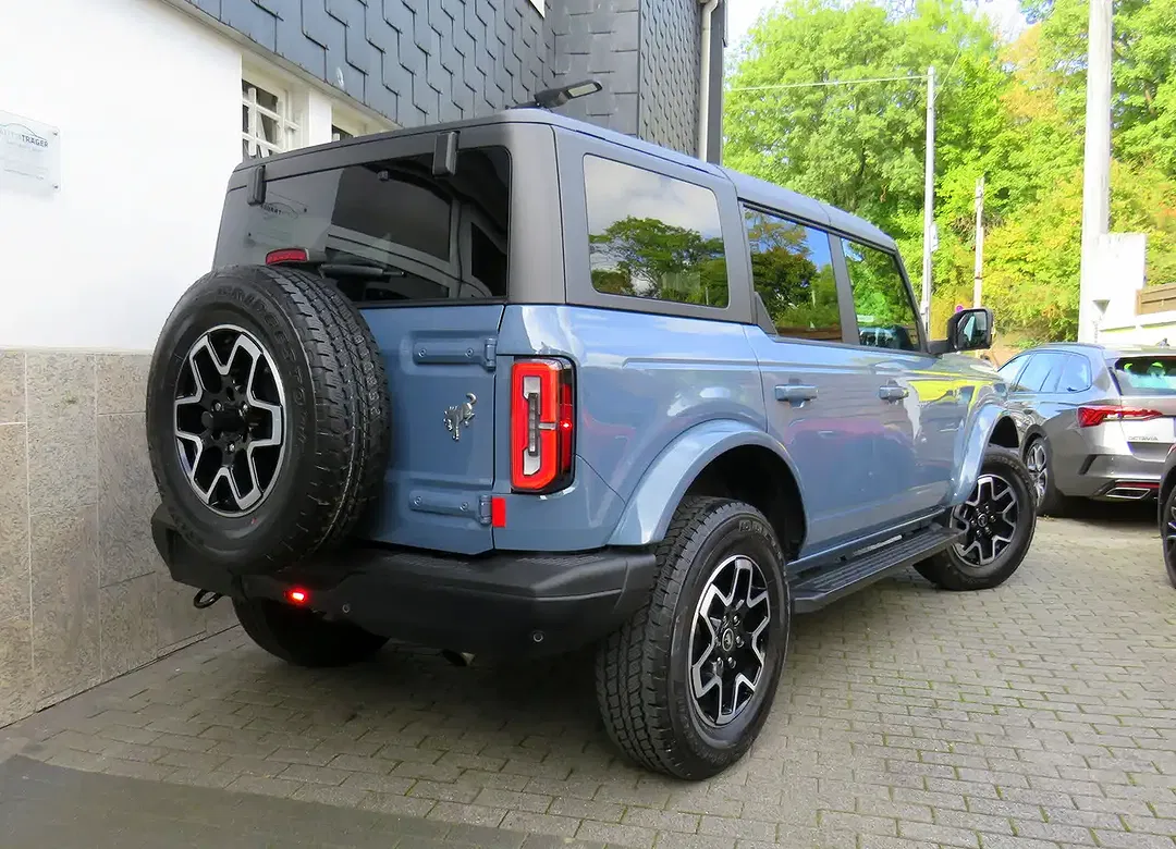 Ford Bronco 4x4 - Thumbnail 5