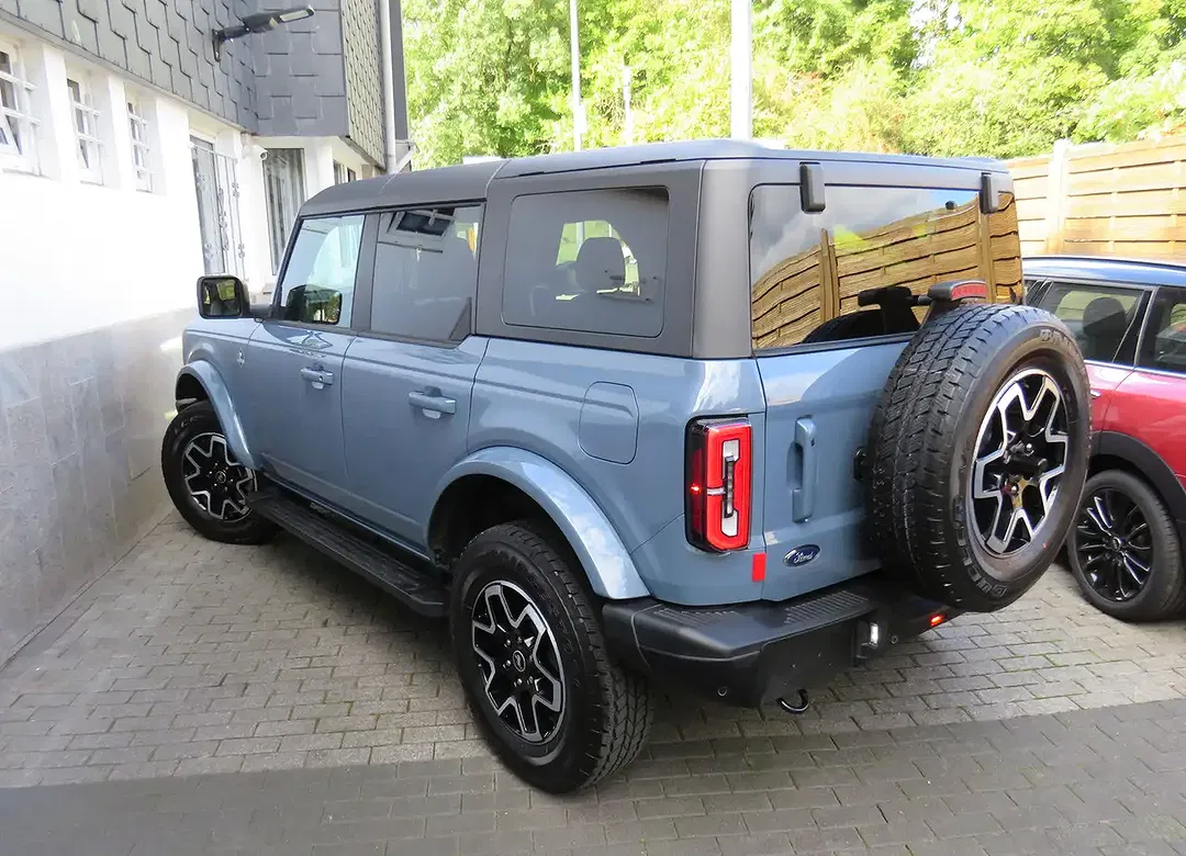 Ford Bronco 4x4 - Thumbnail 6