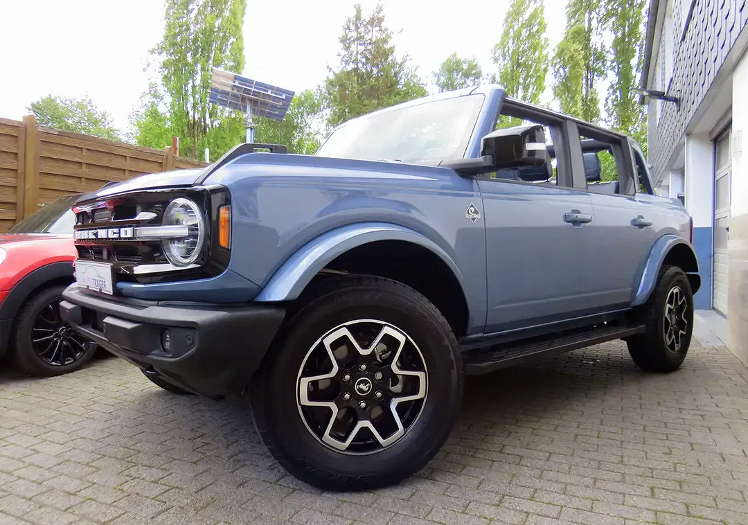 Ford Bronco 4x4 - Thumbnail 9