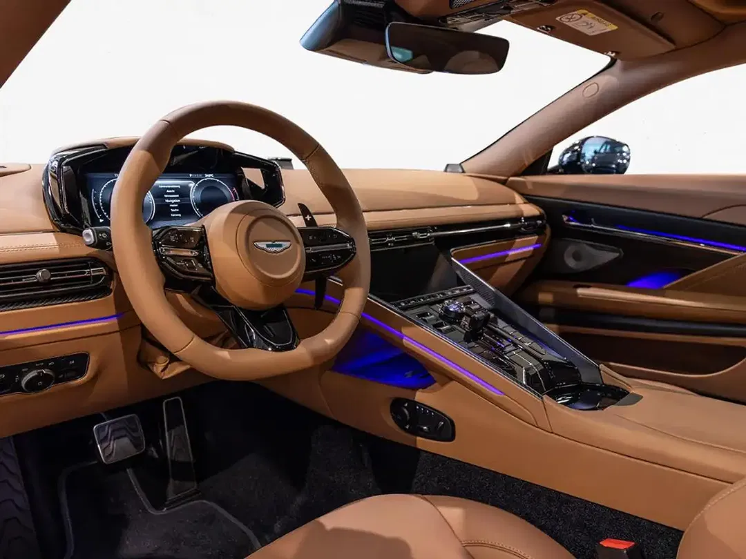 Aston Martin DB12 S Coupe - Thumbnail 4