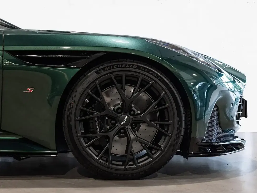 Aston Martin DB12 S Coupe - Thumbnail 5