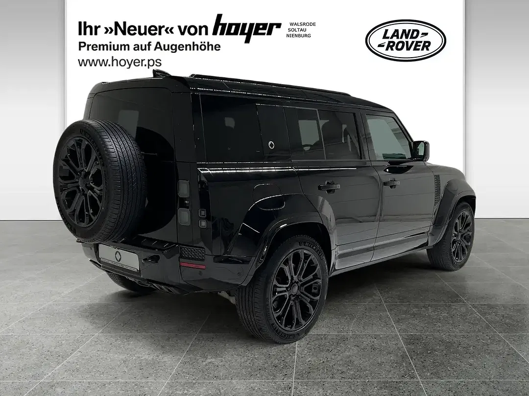 Land Rover Defender P635 4.4 OCTA Black Edition 110 - foto 2