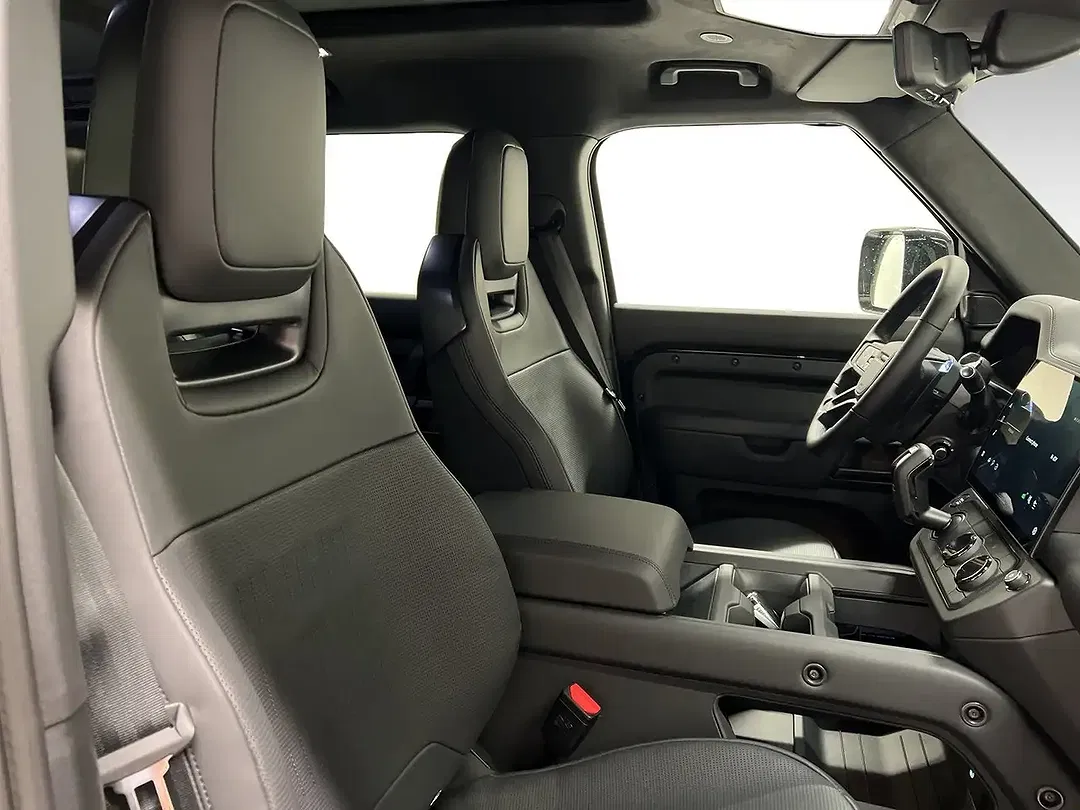 Land Rover Defender P635 4.4 OCTA Black Edition 110 - Thumbnail 6
