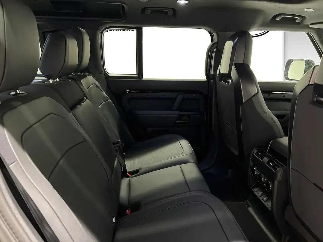 Land Rover Defender P635 4.4 OCTA Black Edition 110 - Thumbnail 8