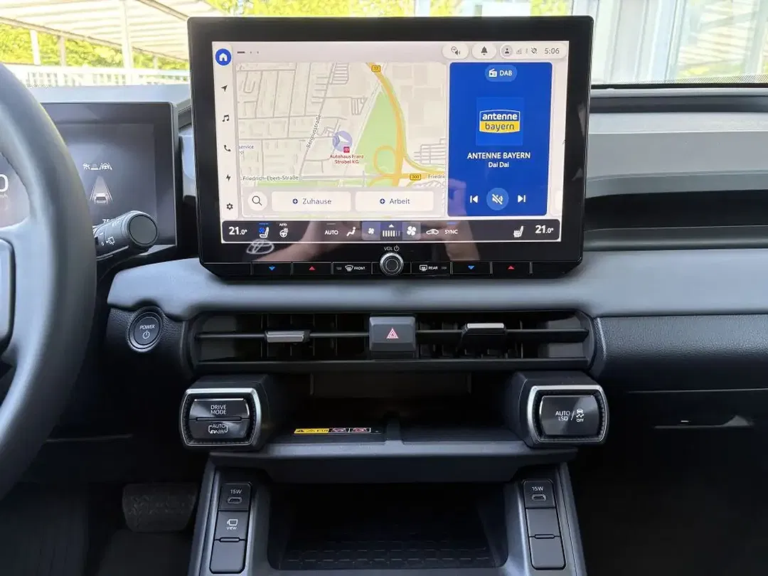 Toyota RAV 4 PHEV Style - Thumbnail 13