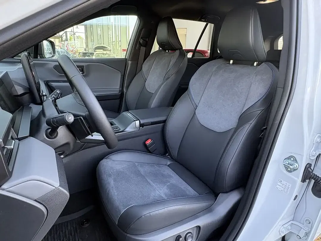 Toyota RAV 4 PHEV Style - Thumbnail 8