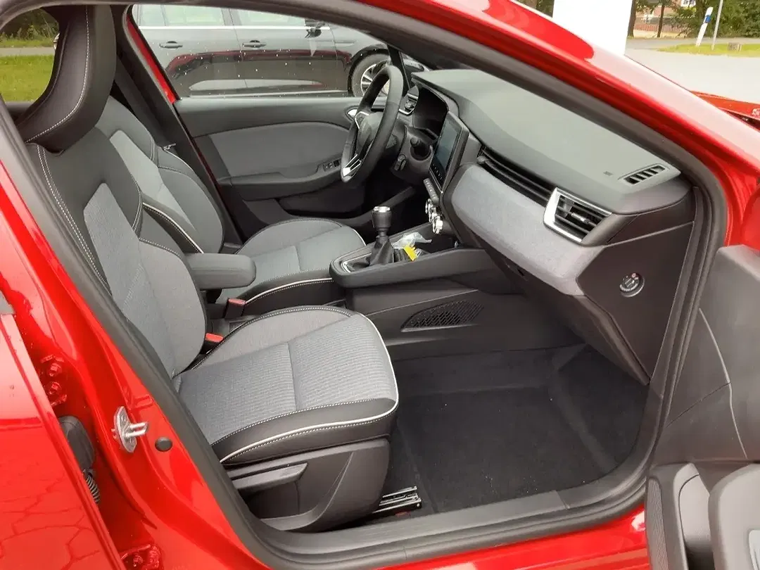 Renault Clio TCe Techno - Thumbnail 11