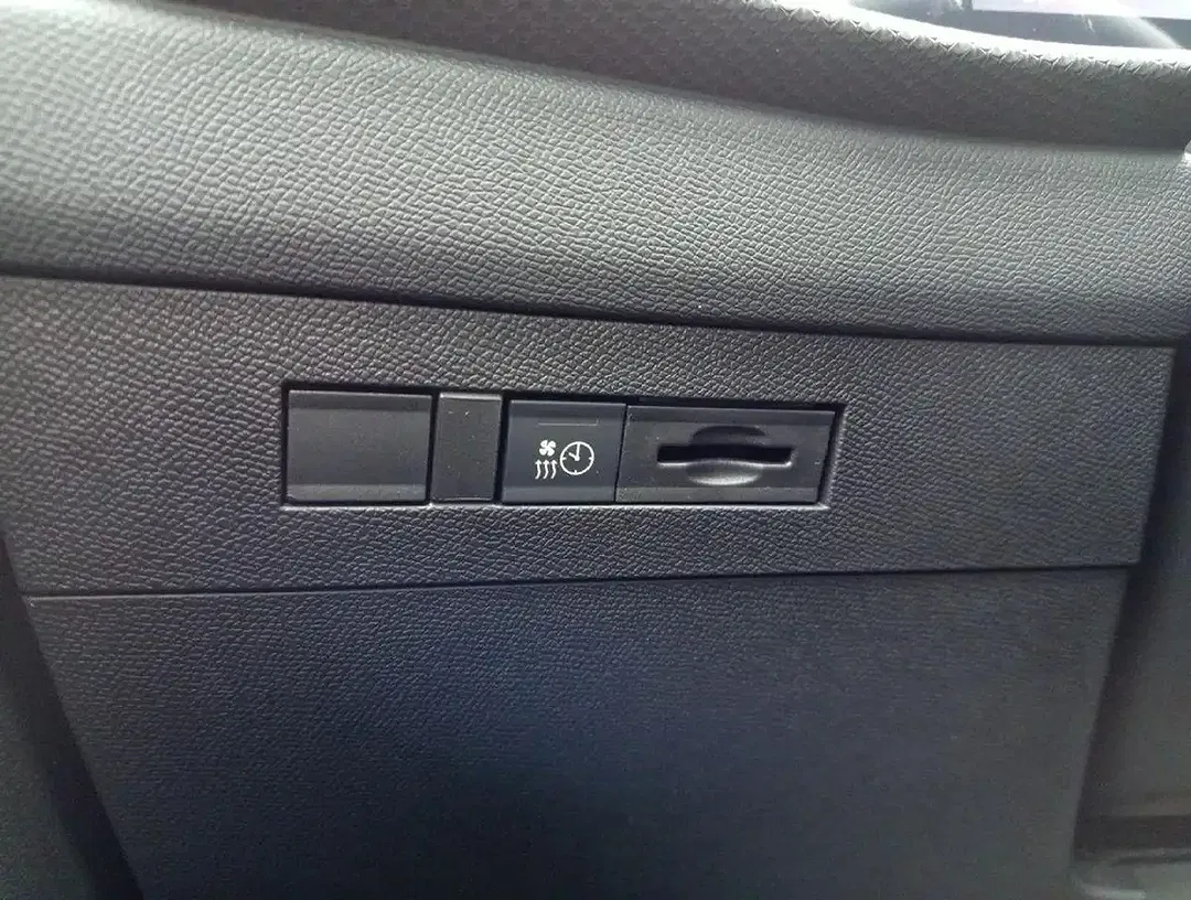 Opel Astra EV GS - Thumbnail 13