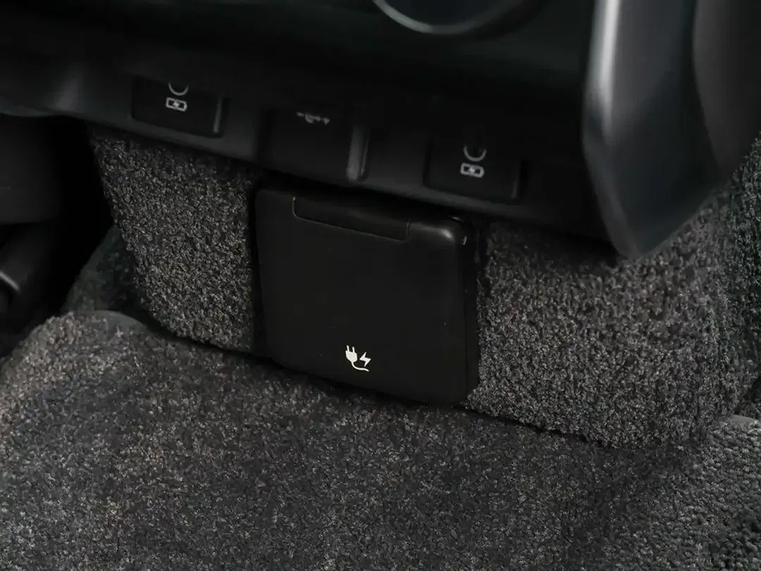 Land Rover Range Rover P550e Hybrid SV - Thumbnail 16