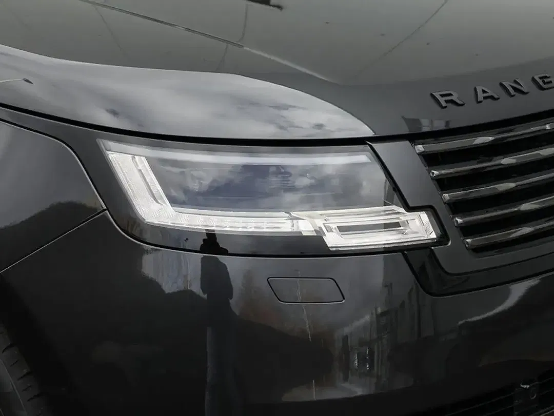 Land Rover Range Rover P550e Hybrid SV - Thumbnail 18