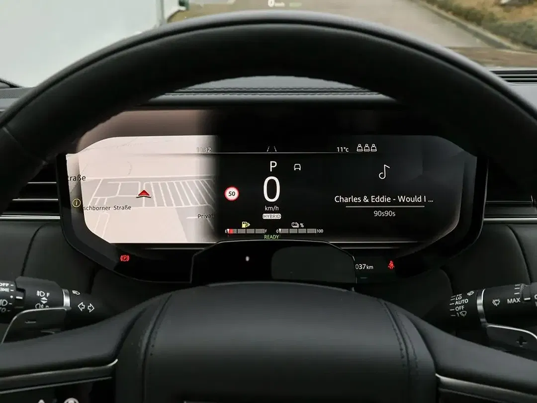 Land Rover Range Rover P550e Hybrid SV - Thumbnail 21