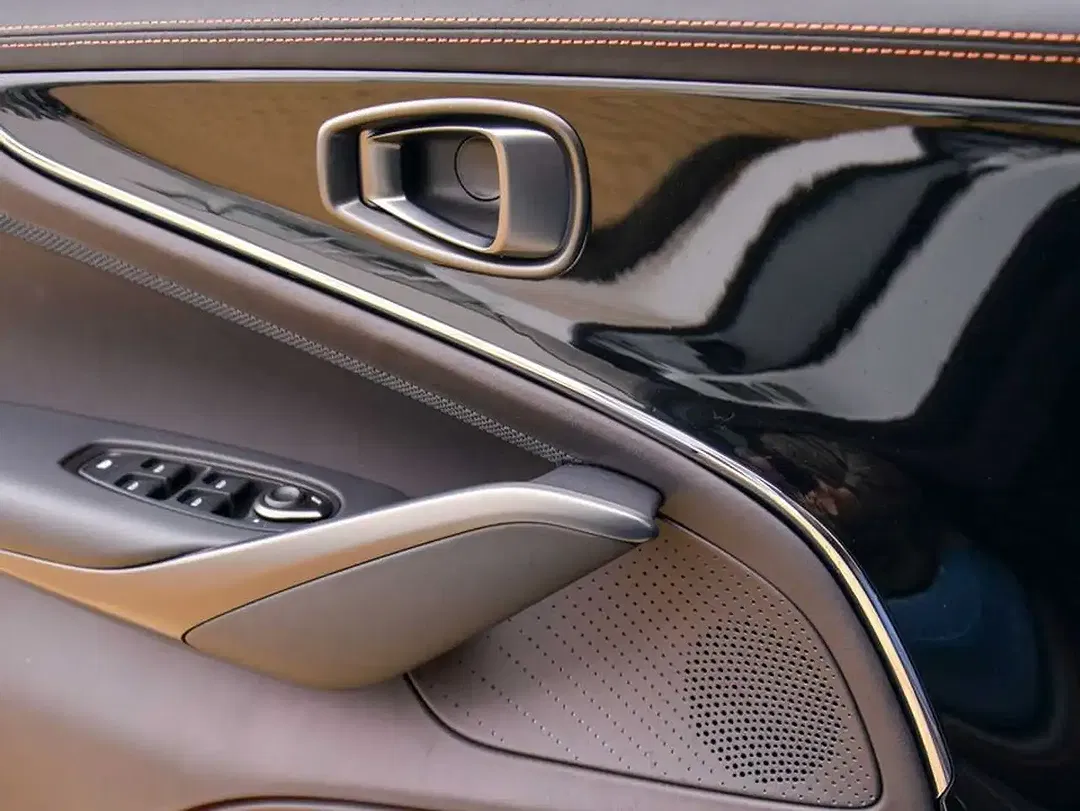 Aston Martin DBX 707 - Thumbnail 21