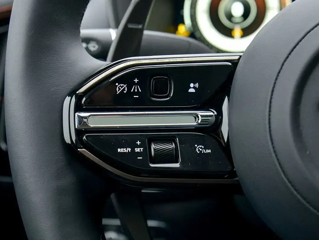 Aston Martin DBX 707 - Thumbnail 22