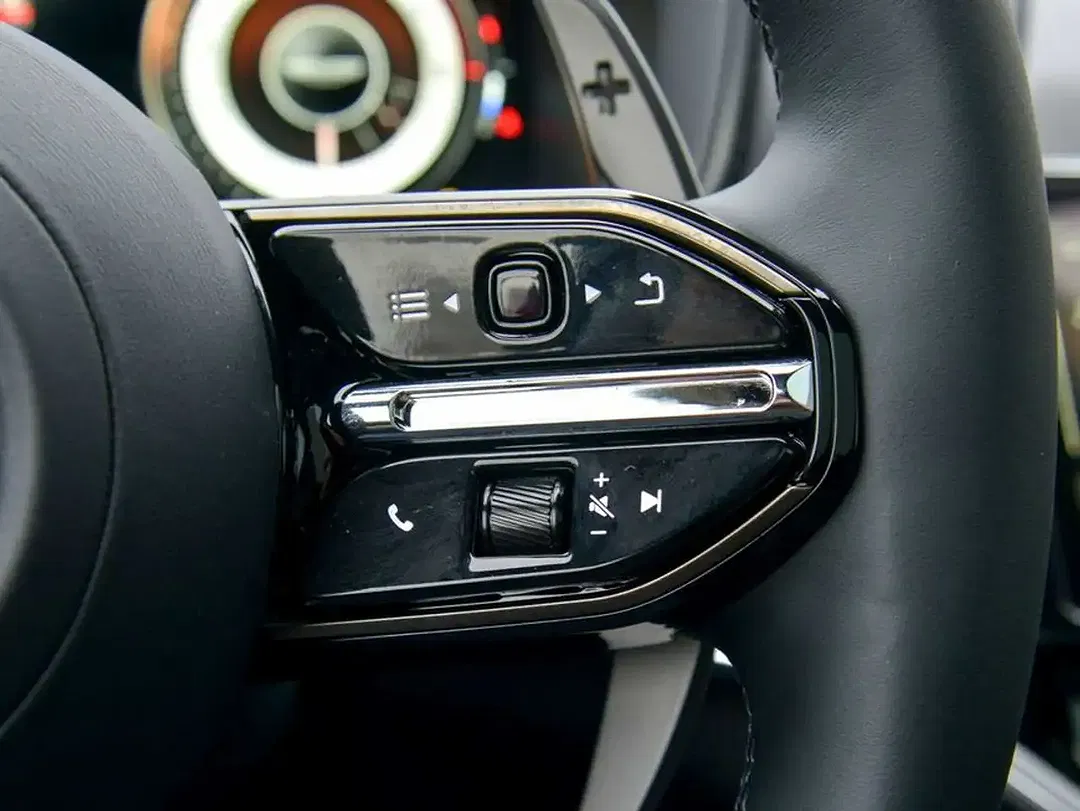 Aston Martin DBX 707 - Thumbnail 23