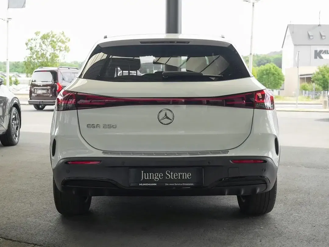 Mercedes-Benz EQA 250 AMG Night - Thumbnail 4