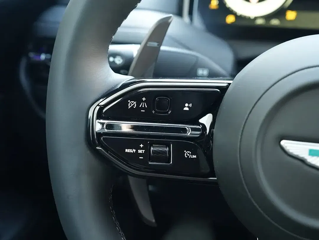 Aston Martin DB12 Coupe - Thumbnail 21