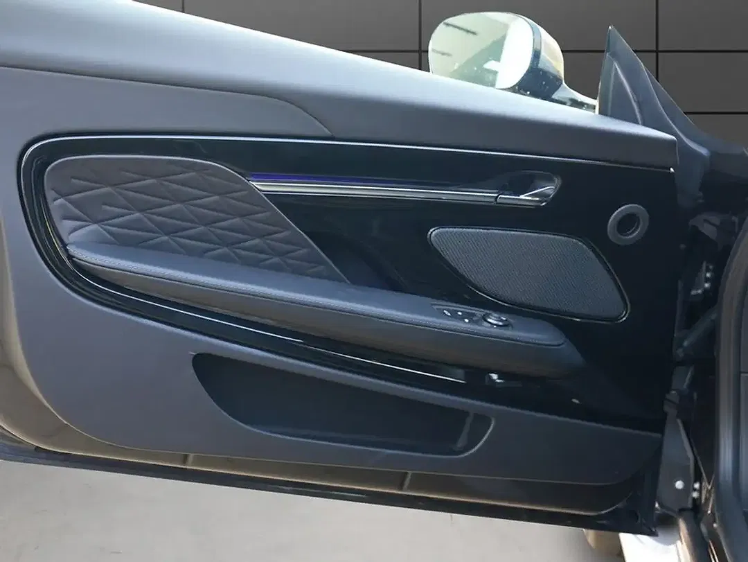 Aston Martin DB12 Coupe - Thumbnail 24