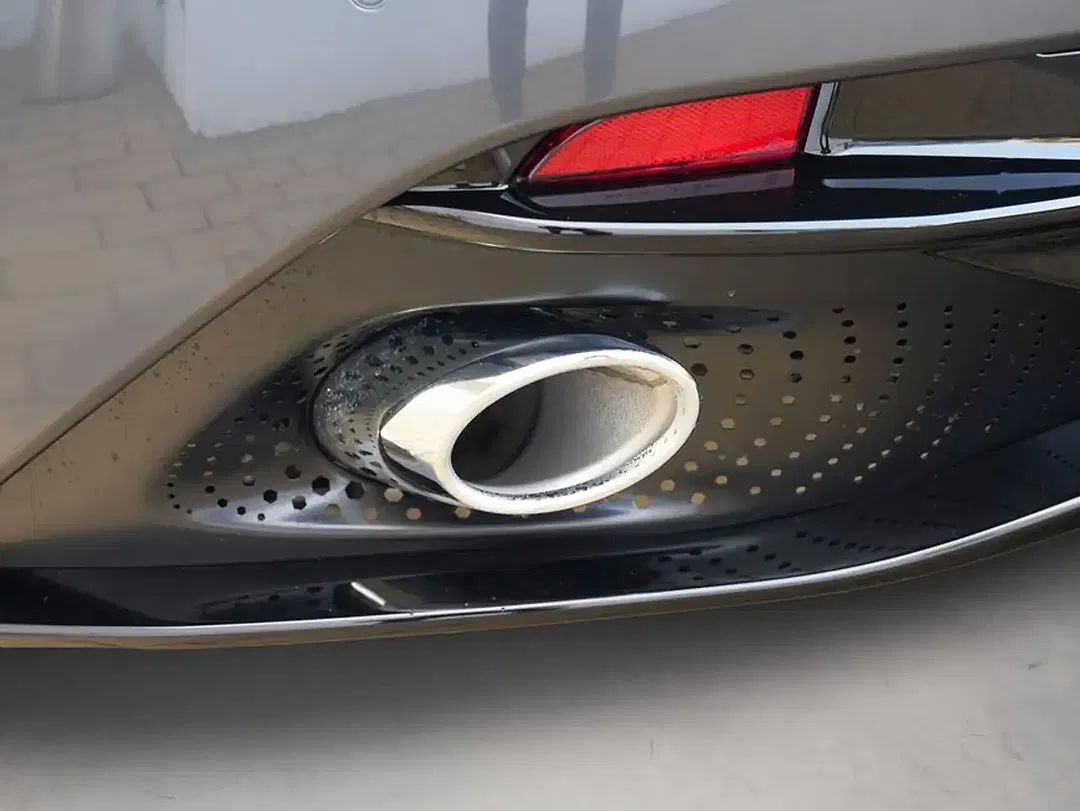 Aston Martin DB12 Coupe - Thumbnail 29