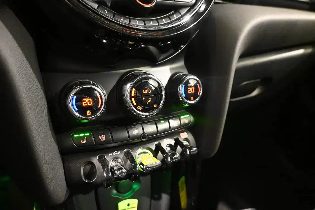 MINI Cooper SE - Thumbnail 17